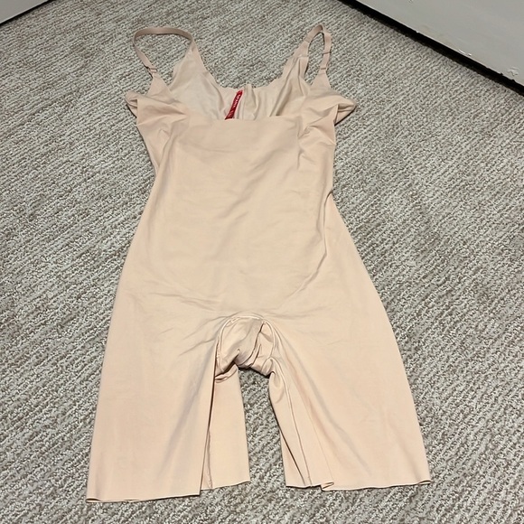 Spanx Thinstincts Open Bust Bodysuit Nude Small EUC - Picture 2 of 10